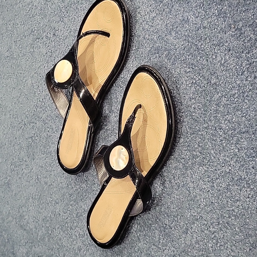 Ladies Isotoner flats